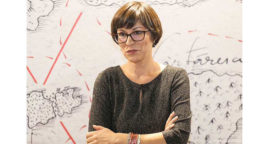 Chestionar de cititor de cursă lungă – Lidia Bodea: „Poate că, până la urmă, chiar pagina deschisă e locul ideal pentru citit”